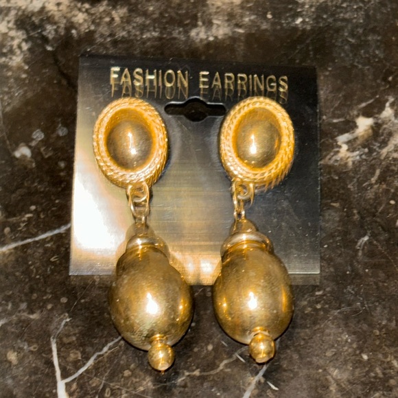 Gold-tone Vintage Fashion Drop Earrings 2.25” - Picture 6 of 7